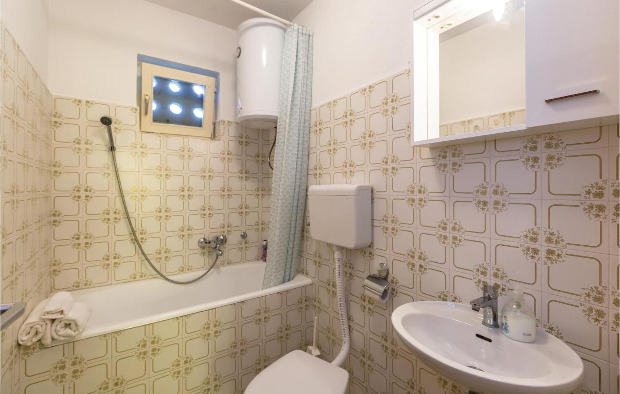 Nice Apartment In Tucepi With Wifi Екстер'єр фото