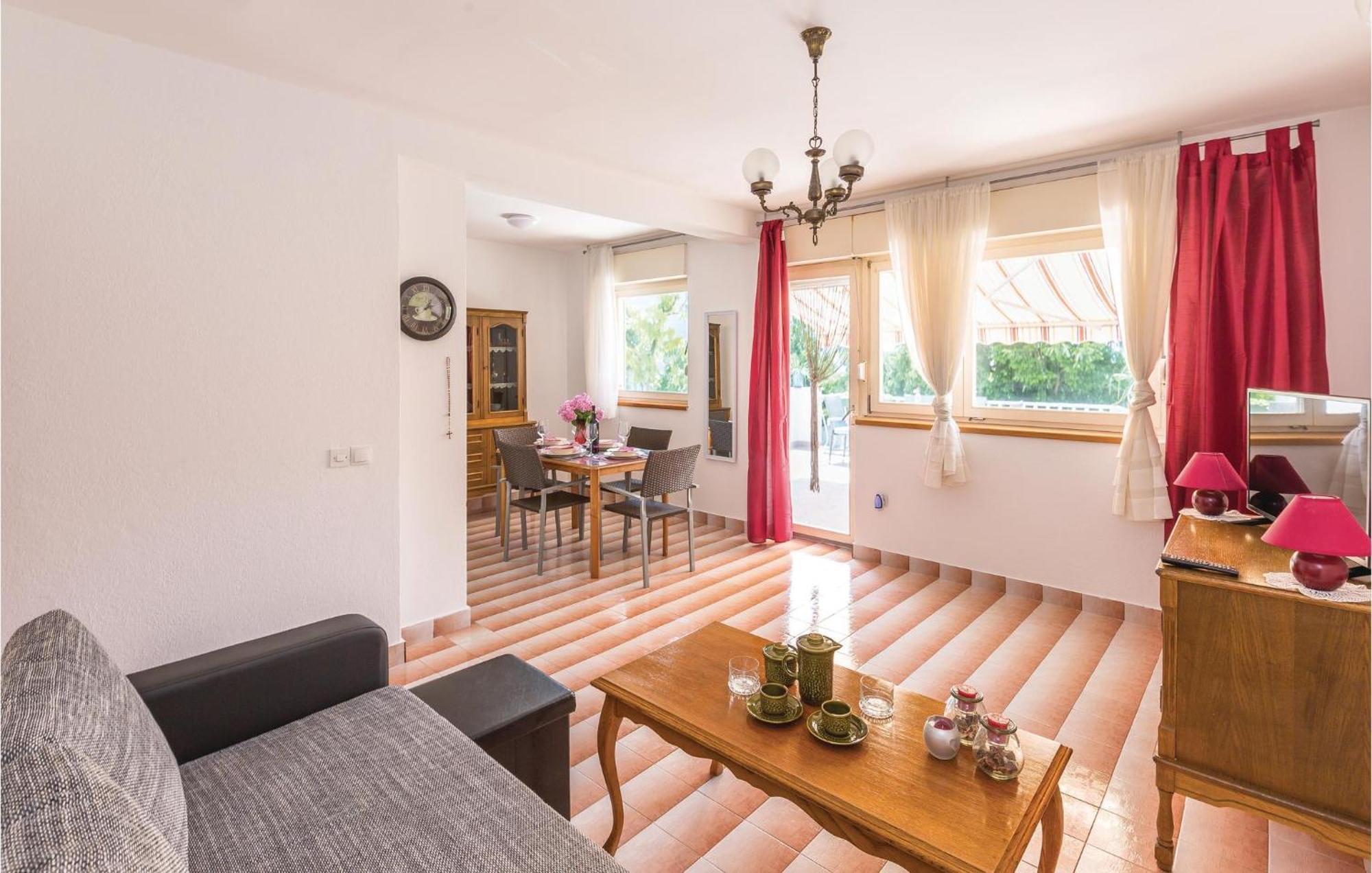 Nice Apartment In Tucepi With Wifi Екстер'єр фото