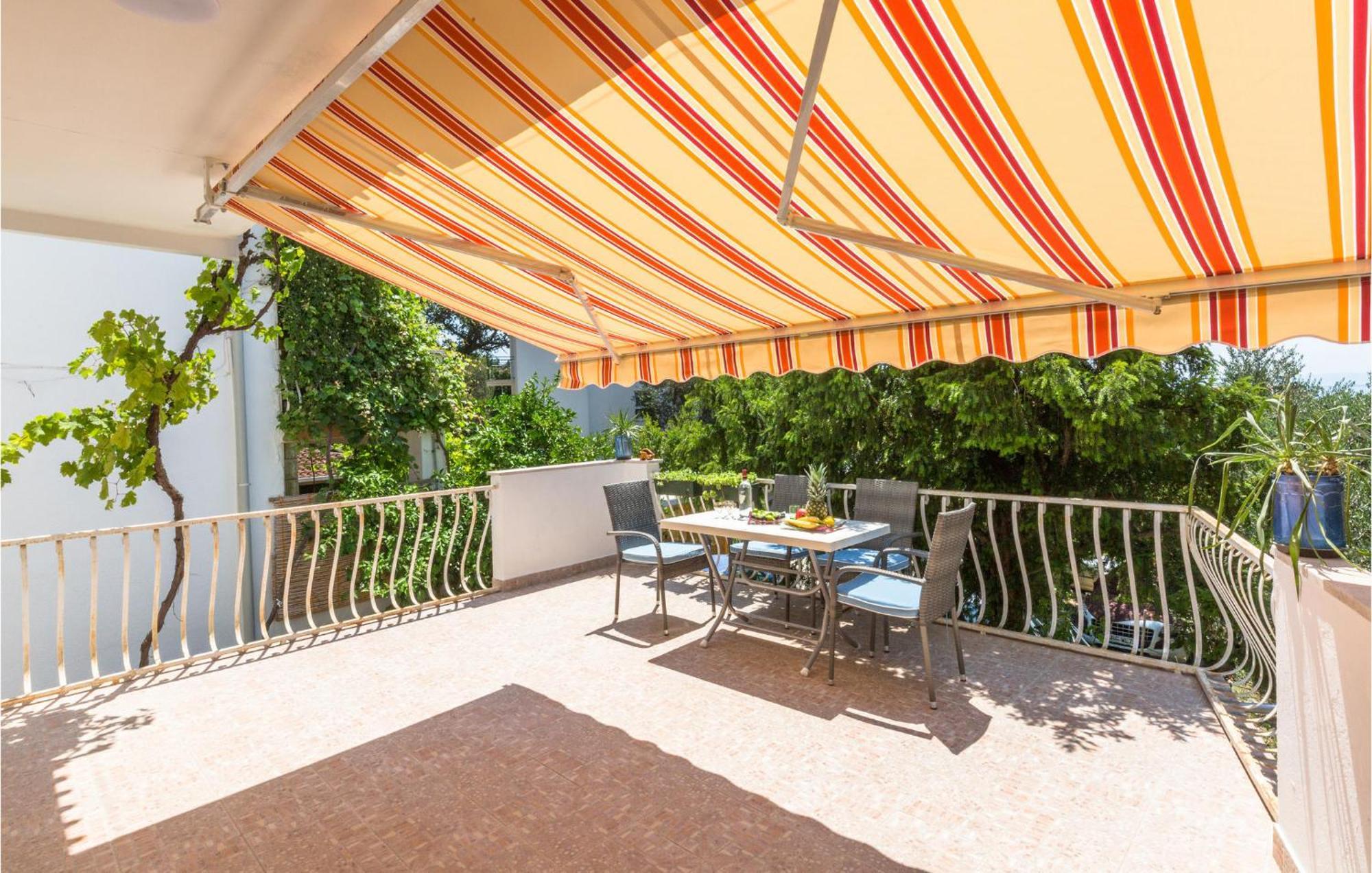 Nice Apartment In Tucepi With Wifi Екстер'єр фото