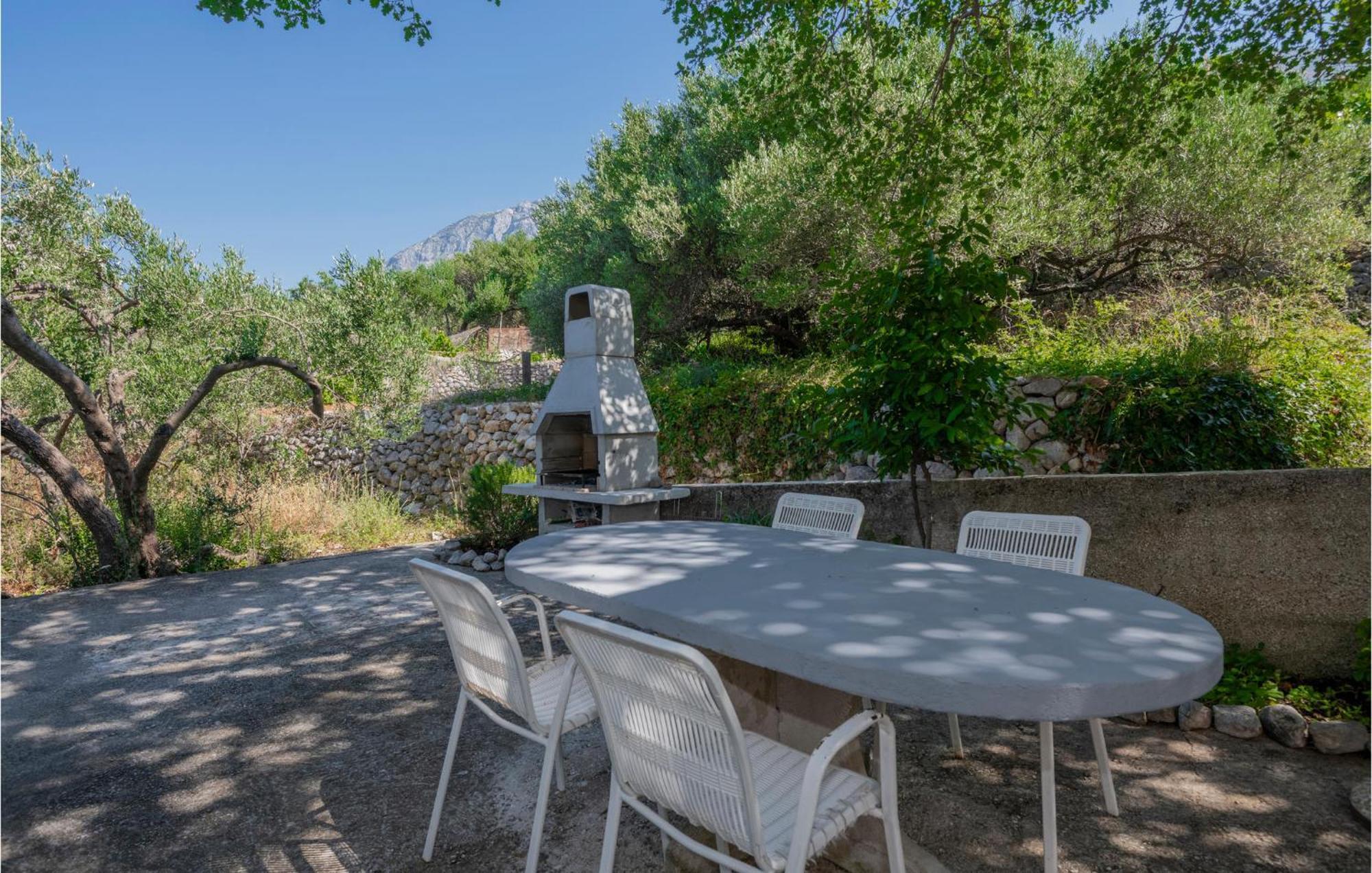 Nice Apartment In Tucepi With Wifi Екстер'єр фото