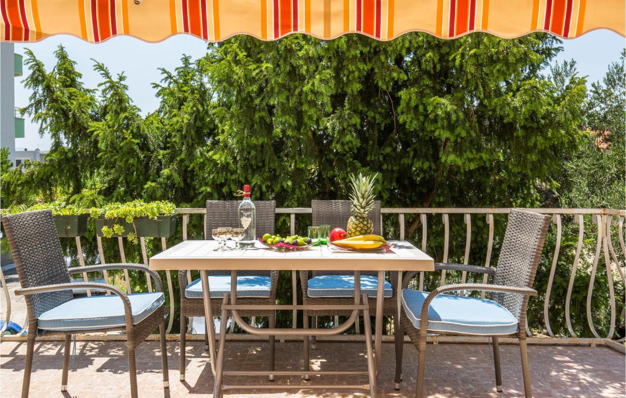 Nice Apartment In Tucepi With Wifi Екстер'єр фото